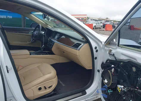 2015 Hyundai Genesis 3.8 z USA, uszkodzony, nr VIN KMHGN4JE2FU079590